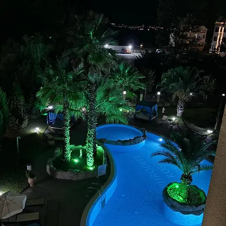 Aphrodite Rose Apartment *
